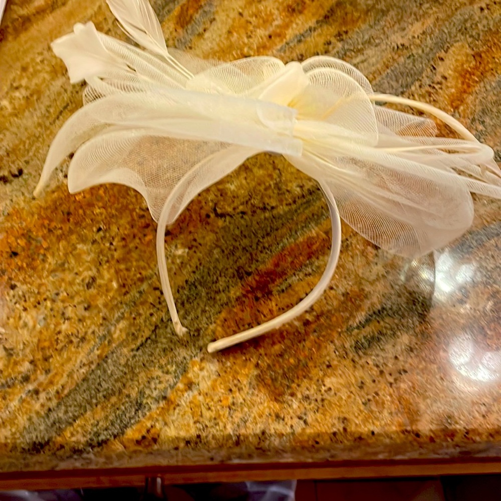 Ivory fascinator
